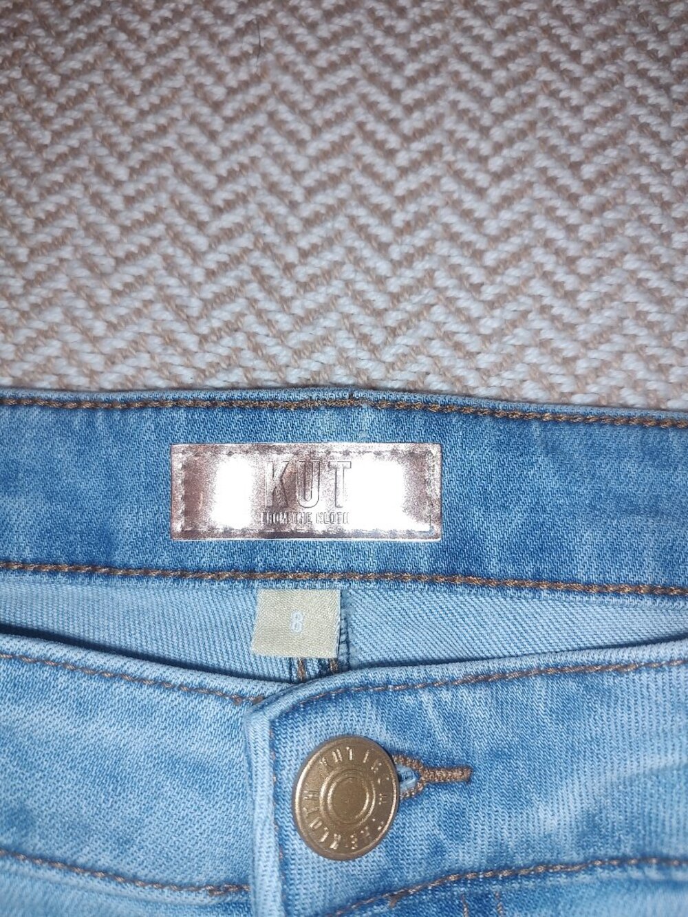 KUT ankle jean with frayed hem / size 8